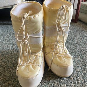 ICON CREAM MOON BOOTS - WOMENS SIZE EU 42/44 US 9-10.5